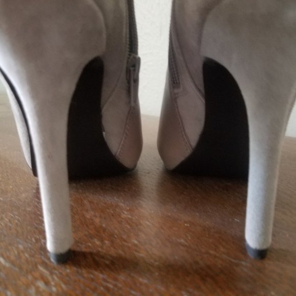 NEW* GUESS Ankle Heels Suede Booties Beige Nude Color Size 6 $78.00 - Picture 5 of 6
